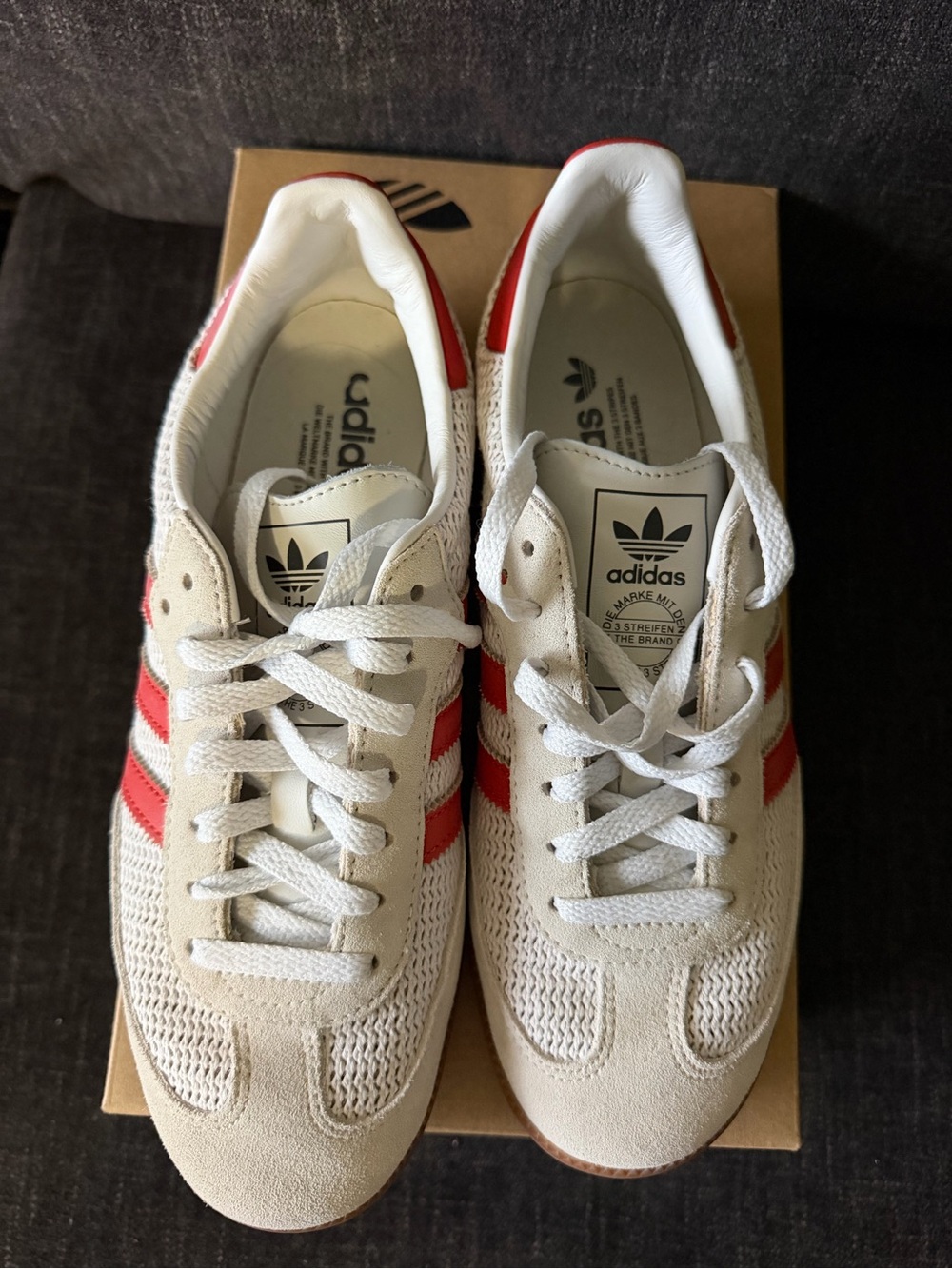 adidas Samba OG Sneakers in White with Red Accents - Picture 2 of 4